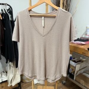 Babaton Taupe V-Neck Short Sleeve Tee